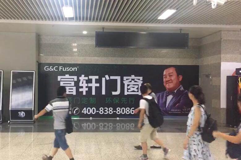 【今日头条】富轩门窗大型环保广告进驻上海虹桥！