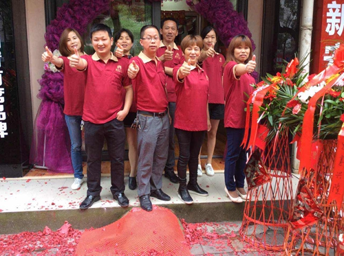 热烈祝贺富轩门窗鹰潭专卖店迎开门红,签单络绎不绝!