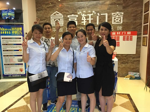 江西抚州“品牌爱价会”,富轩总部市场经理带领抚州专卖店狂签21单