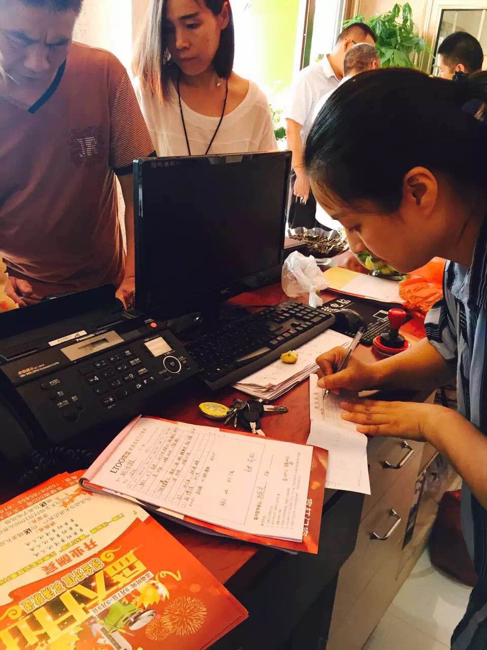 秋风送爽，也送来了收获的喜悦，富轩门窗龙泉专卖店开业典礼于9月7日完满成功，一天签下25张订单，可喜可贺，借此机会感谢新老客户对富轩门窗的支持与厚爱，我们会继续努力的！ 