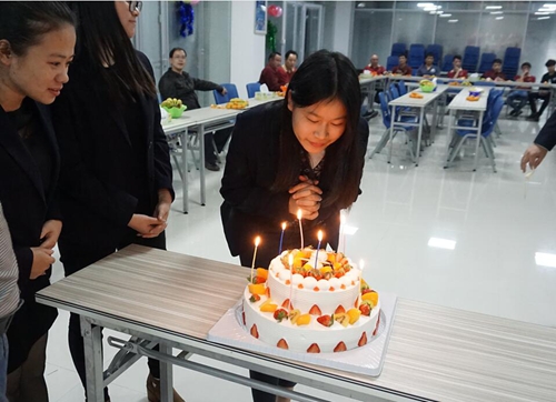 富轩门窗12月员工庆生会，温暖快乐在心间！