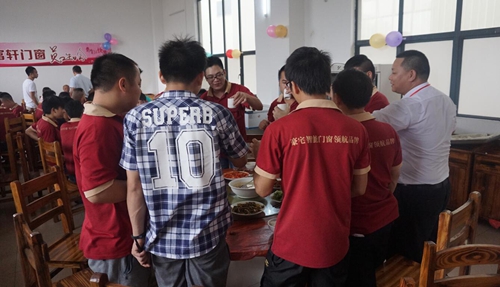 富轩门窗夏季生日Party来啦！