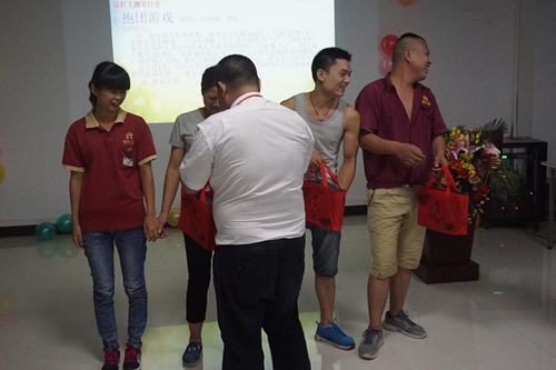 富轩门窗夏季生日Party来啦！