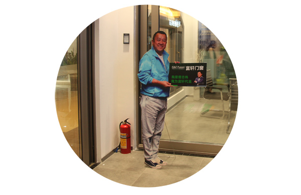 富轩门窗曾志伟人像