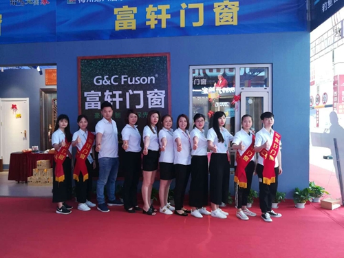燃情五一|梅州市家博会万人疯抢富轩门窗，1天突破百万订单！