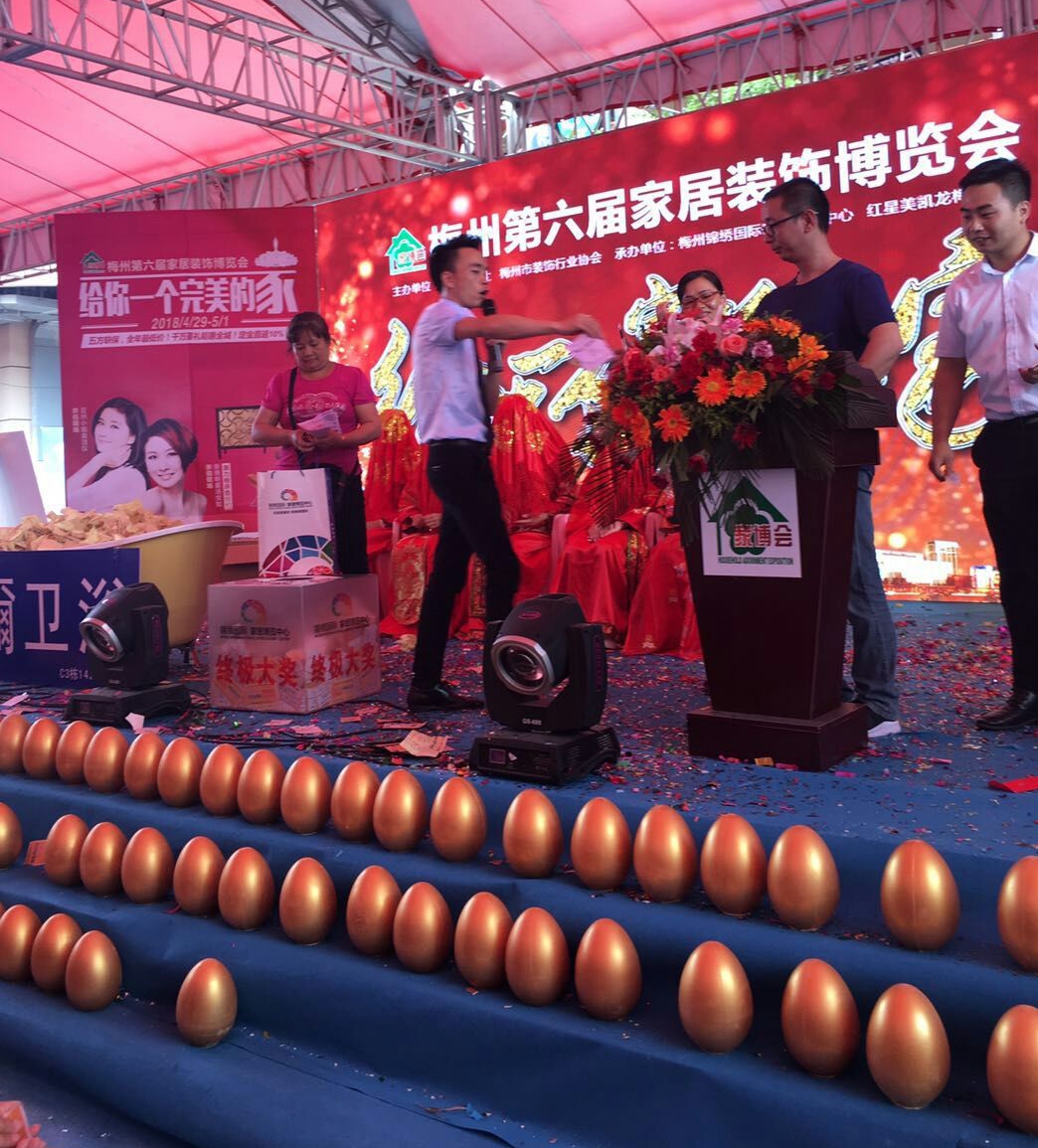 梅州市家博会万人疯抢富轩门窗，1天突破百万订单