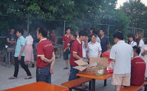 富轩门窗生日会与烧烤激情相约