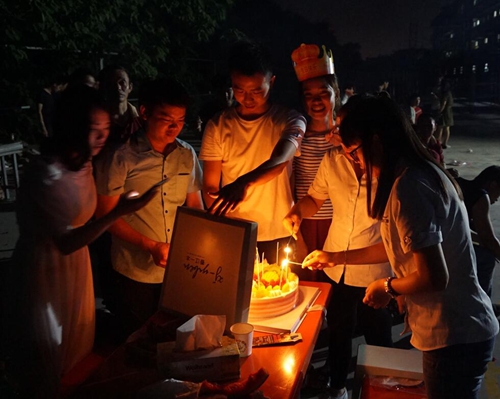 富轩门窗生日会与烧烤激情相约