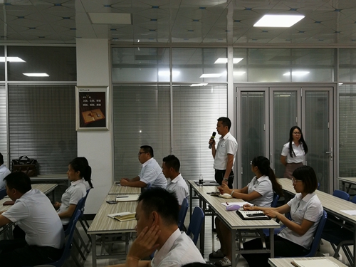 富轩门窗顺利召开管理变革座谈会