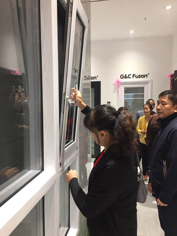 荣县富轩门窗专卖店现场