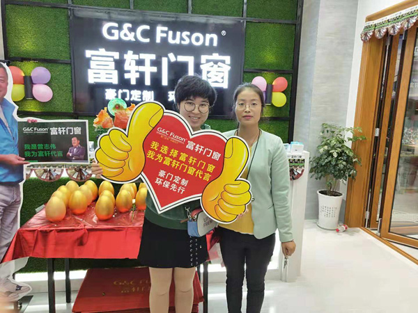 消费者成功选购富轩门窗