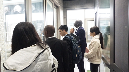 赞比亚共和国驻广州总领事馆副总领事亲临富轩门窗考察