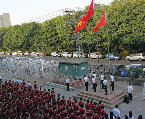 “同升国旗 同唱国歌”富轩门窗祝贺祖国70周年华诞