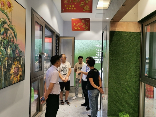 开业狂欢，富轩门窗毕节专卖店首日活动签单突破百万！