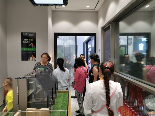 开业狂欢，富轩门窗毕节专卖店首日活动签单突破百万！