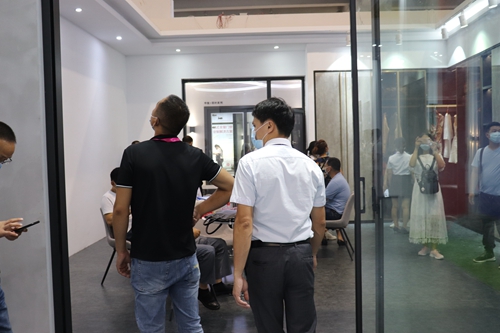 建博会开幕，富轩全屋门窗耀世绽放