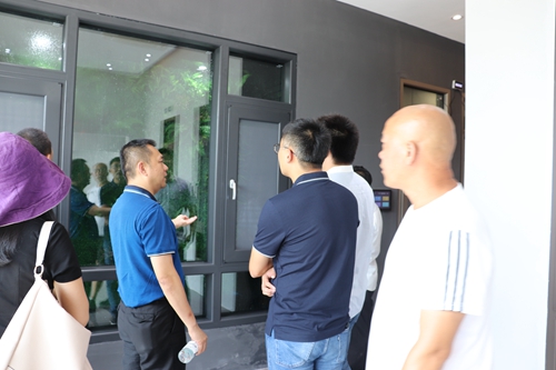 热烈欢迎江苏南通招商局考察团莅临富轩门窗总部参观考察！