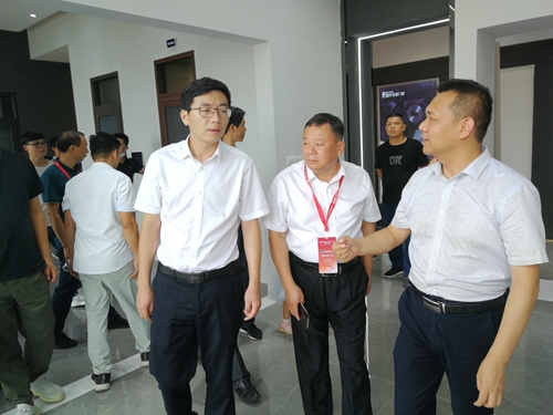 大咖访团来访，江西安义县领导团参观富轩门窗门窗总部！