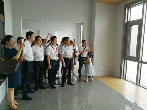 大咖访团来访，江西安义县领导团参观富轩门窗门窗总部