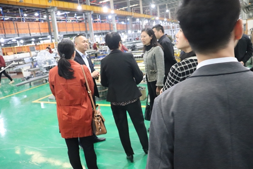 热烈欢迎佛山市、南昌市领导代表团来访富轩全屋门窗总部！