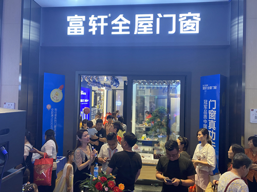 富轩大商，战无不胜|冠军品质中国行湘赣联动明星签售会引爆终端