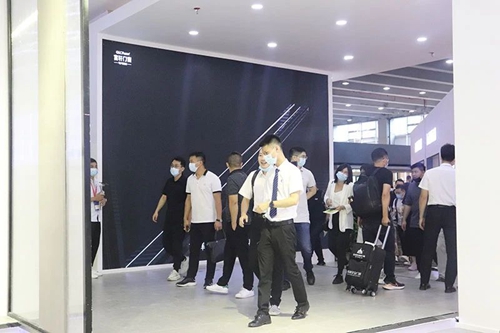 聚焦建博会|富轩全屋门窗新品耀目绽放，展现硬核担当！