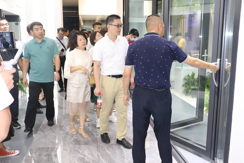 走进富轩，“窗”造未来——工商联、江西商会、南昌商会走进民企探访