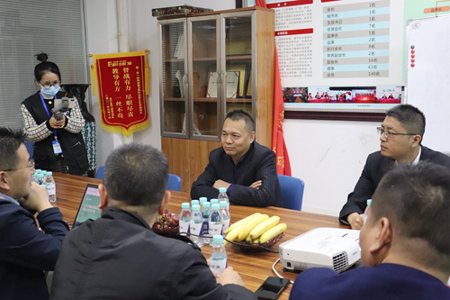热烈欢迎《中国门窗焦点访谈》栏目组&土巴兔家装大平台走进富轩门窗交流指导！