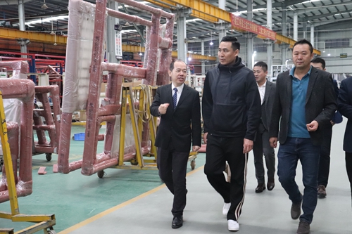 惠战压轴|奥运冠军做客富轩总部直播厅，狂撒锦鲤大礼！