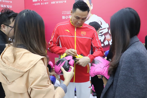惠战压轴|奥运冠军做客富轩总部直播厅，狂撒锦鲤大礼！