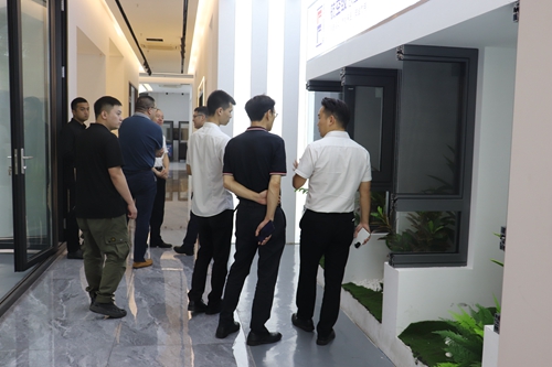 热烈欢迎博皇家居集团探访富轩全屋门窗！