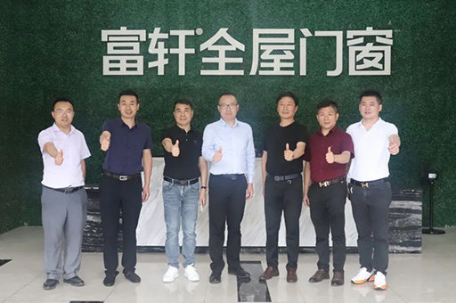 熱烈歡迎江(jiang)蘇省們(men)窗協會莅臨富(fu)軒全屋們(men)窗參觀交流
