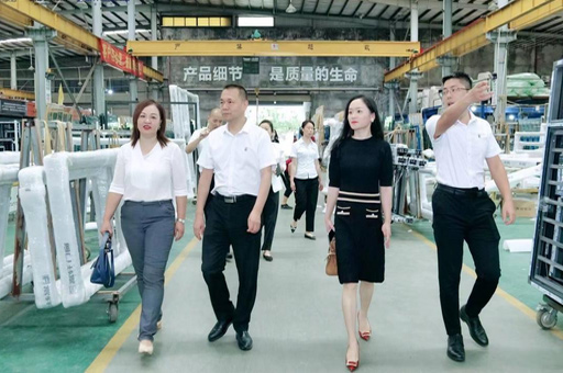 以匠心和精品制胜市场,新浪家居2022品质门窗发现之旅走进富轩全屋门窗