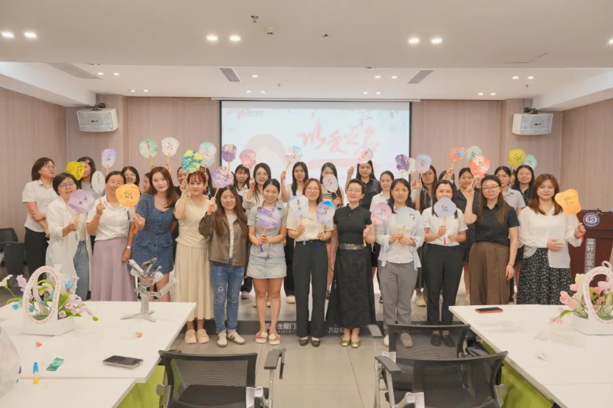 富轩全屋门窗丨以爱之名，致敬每一位不平凡的妈妈
