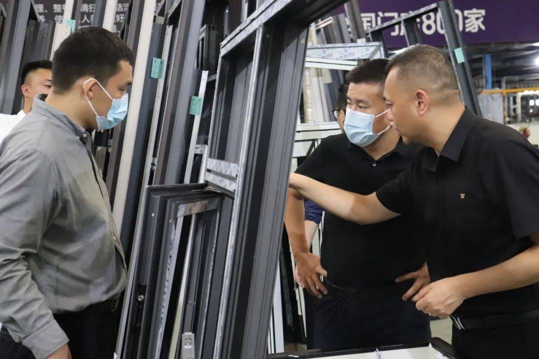 热烈欢迎碧桂园领导莅临富轩全屋门窗探访指导 热烈欢迎碧桂园领导莅临富轩全屋门窗探访指导