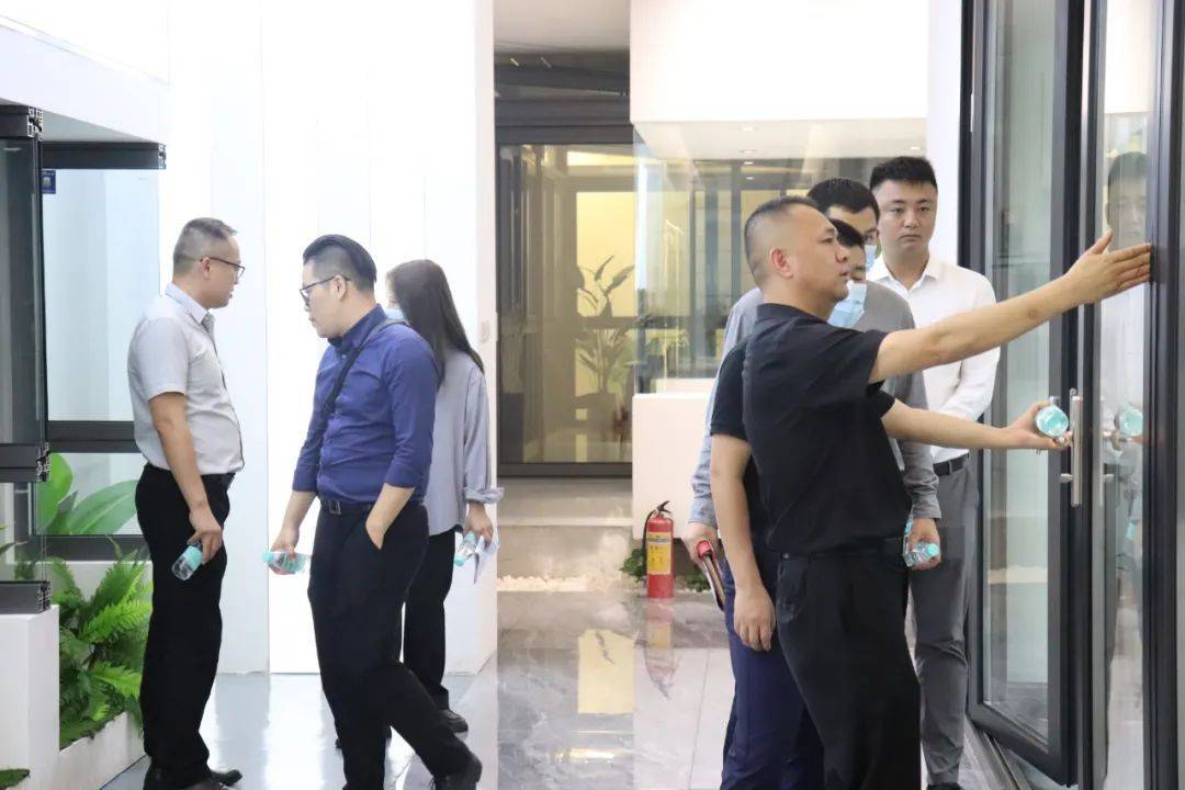 热烈欢迎碧桂园领导莅临富轩全屋门窗探访指导 热烈欢迎碧桂园领导莅临富轩全屋门窗探访指导