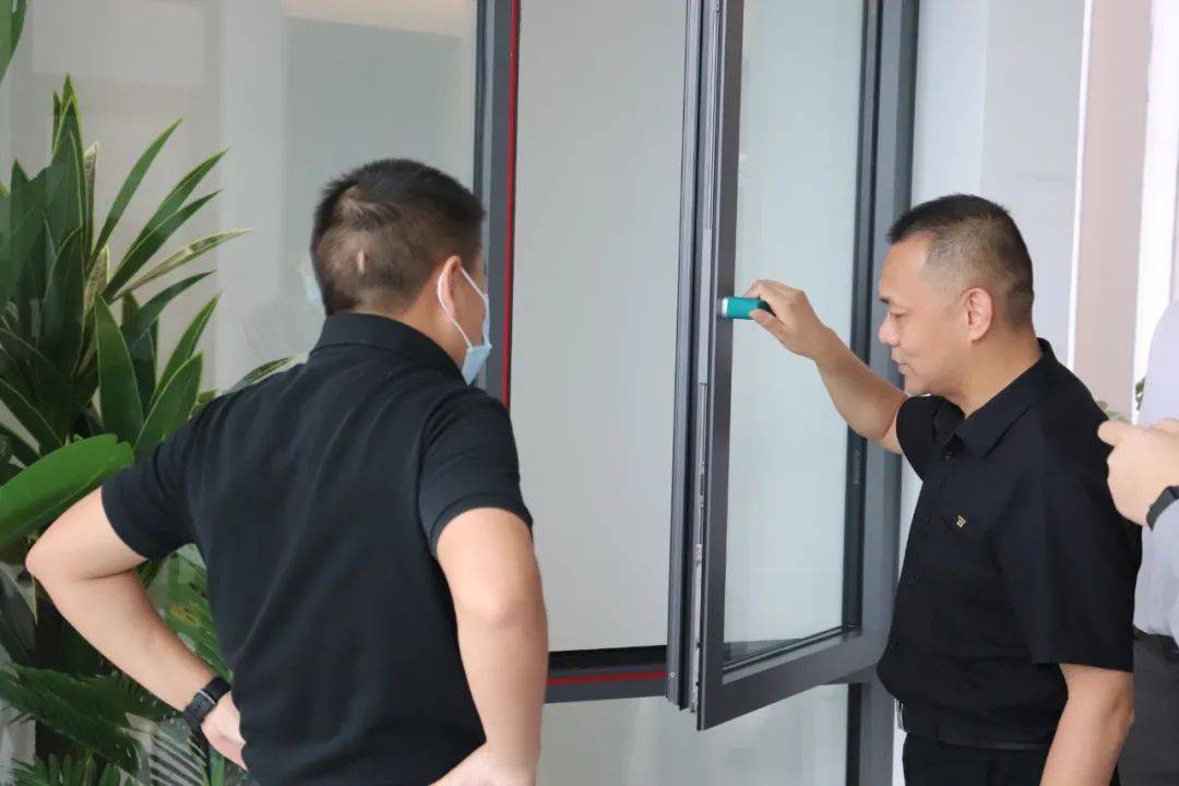 热烈欢迎碧桂园领导莅临富轩全屋门窗探访指导 热烈欢迎碧桂园领导莅临富轩全屋门窗探访指导