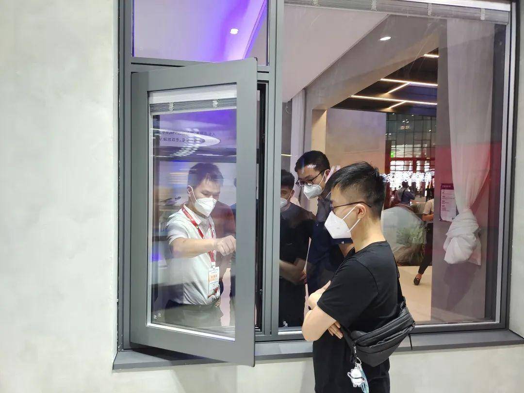 潮生活 匠新品｜富轩全屋门窗上海建博会DAY1收获多项荣誉 