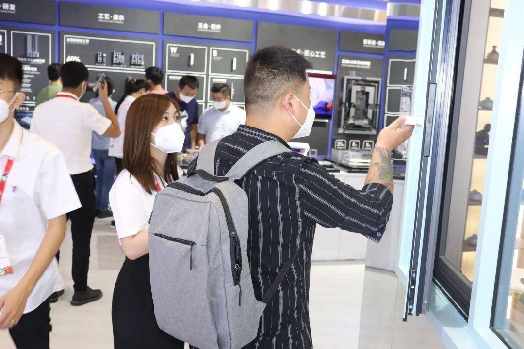 潮生活 匠新品｜富轩全屋门窗上海建博会DAY1收获多项荣誉 