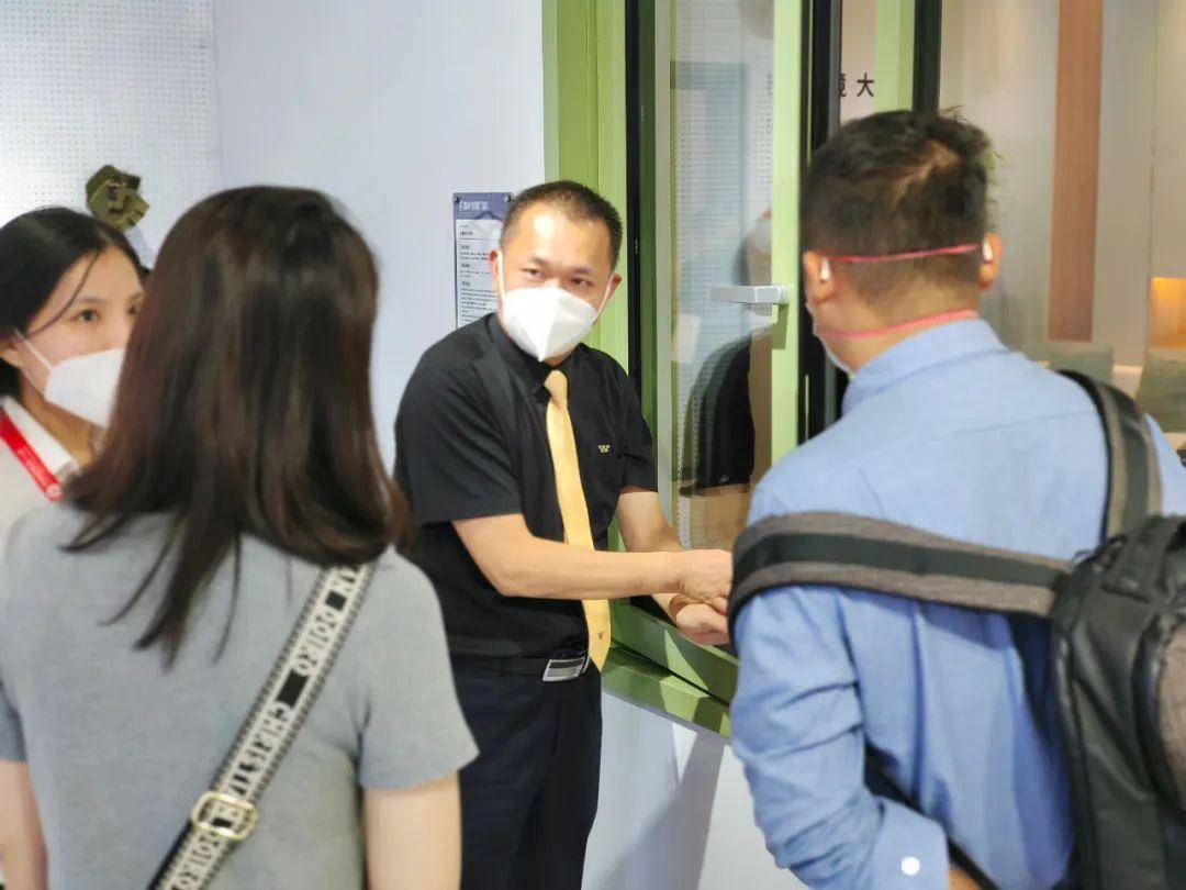 富轩全屋门窗上海建博会DAY2热力持续吹响财富集结号 