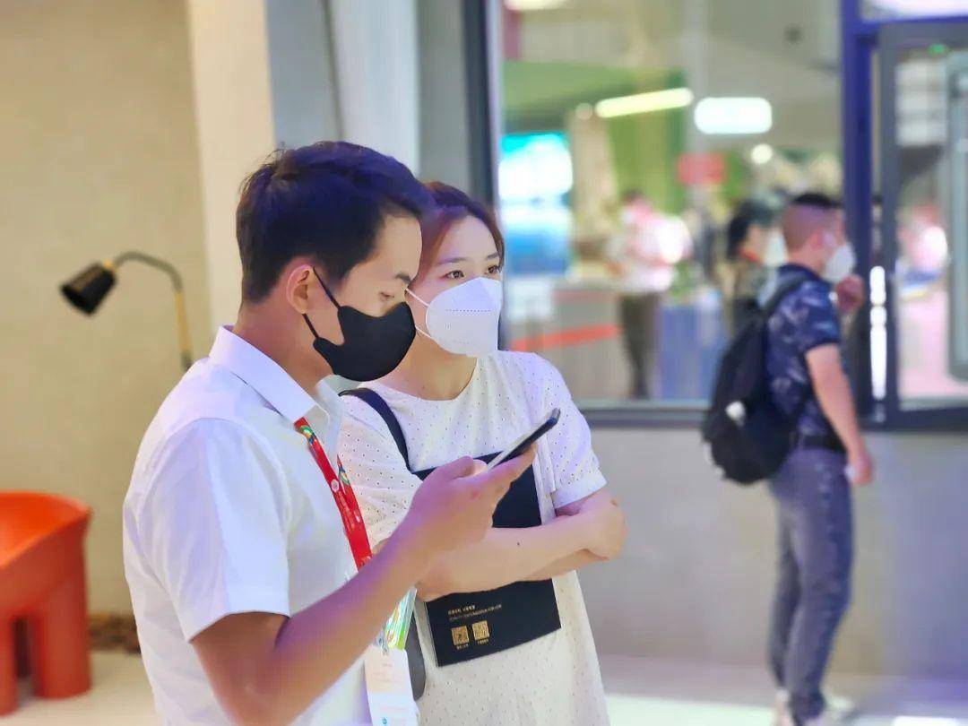 富轩全屋门窗上海建博会DAY2热力持续吹响财富集结号 