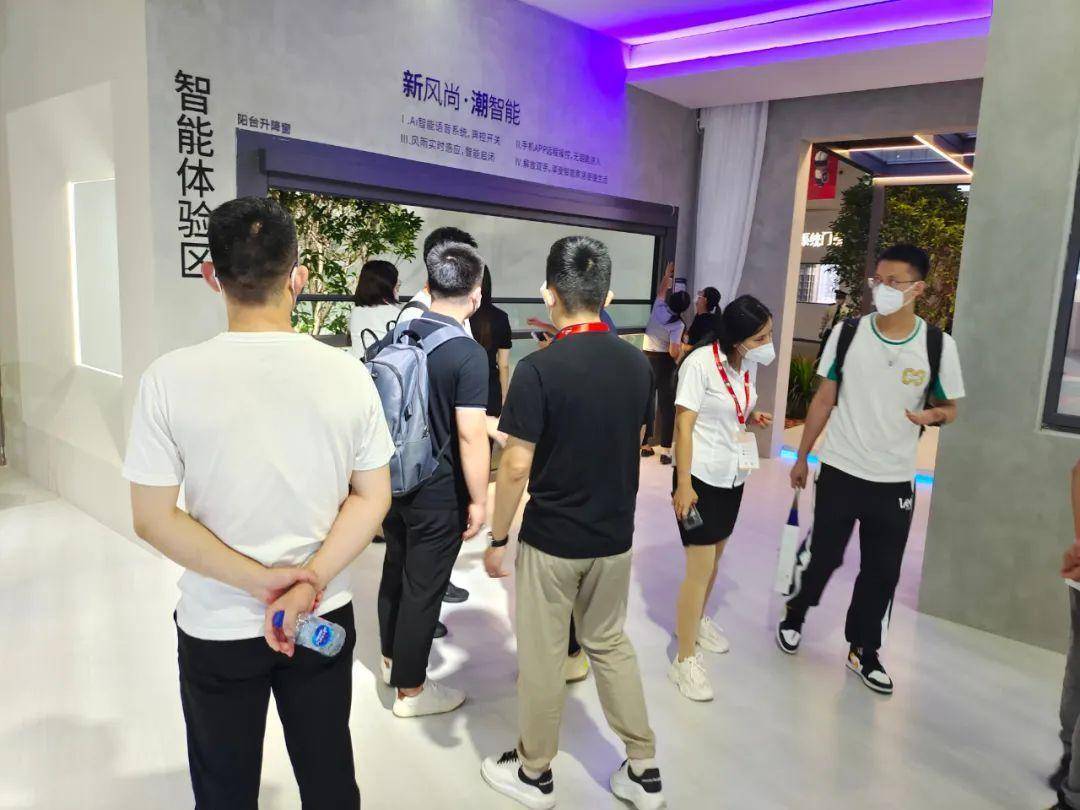 富轩全屋门窗上海建博会DAY2热力持续吹响财富集结号 