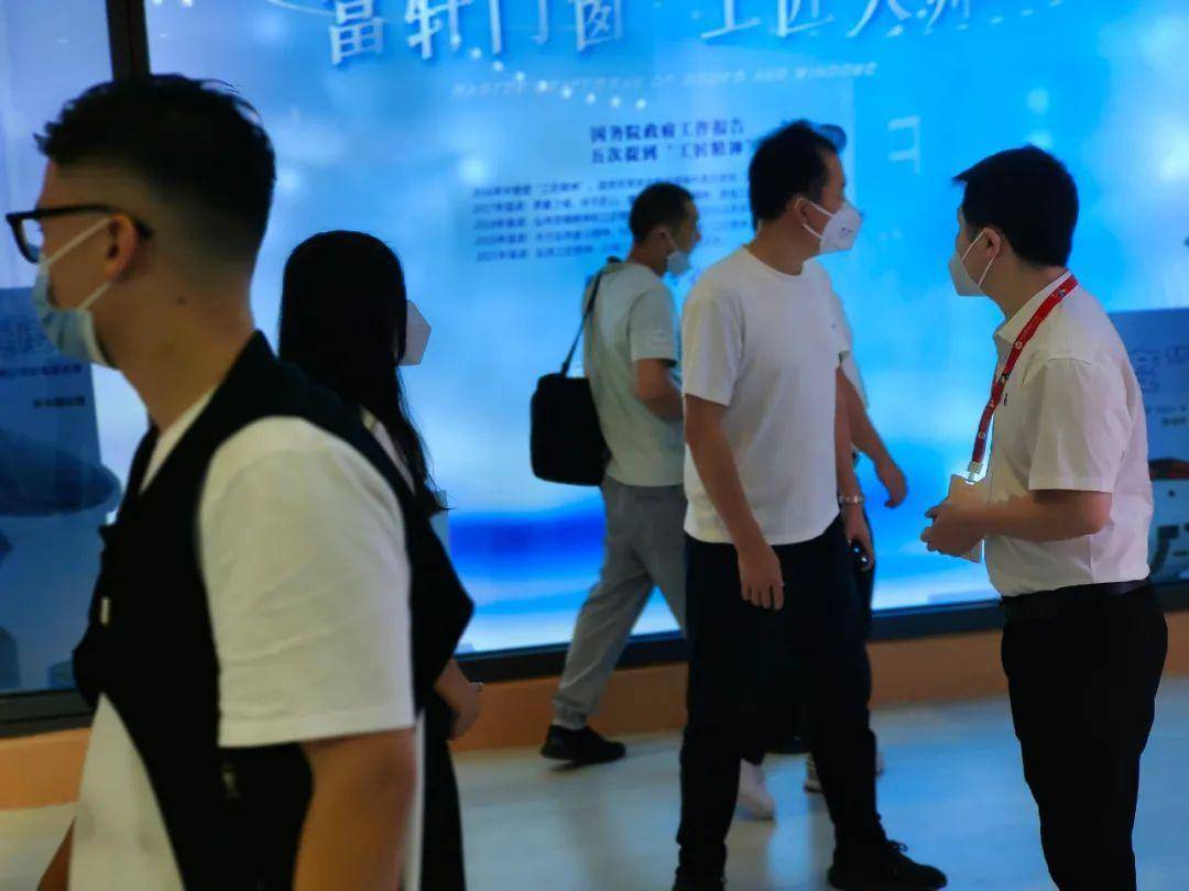 富轩全屋门窗上海建博会DAY2热力持续吹响财富集结号 