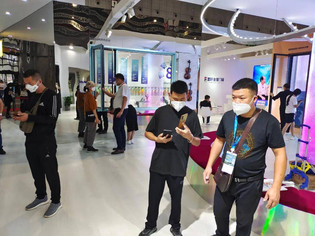 富轩全屋门窗上海建博会DAY2热力持续吹响财富集结号 