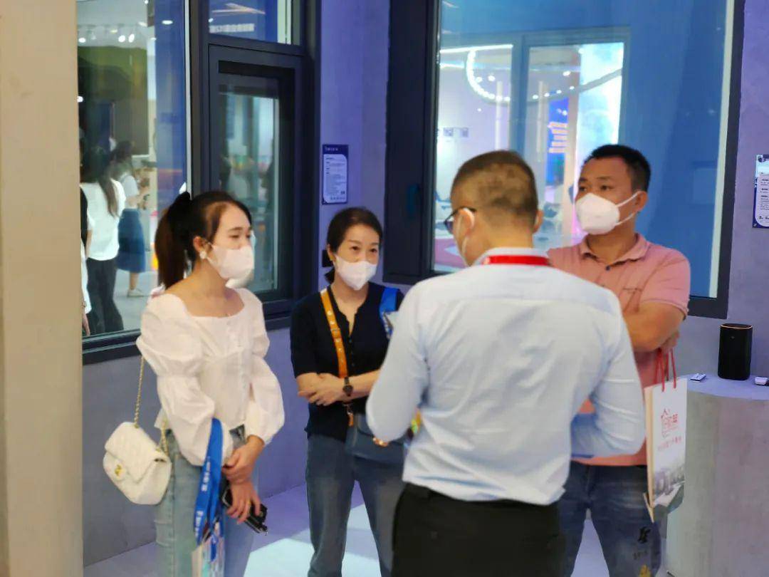 富轩全屋门窗上海建博会DAY2热力持续吹响财富集结号 