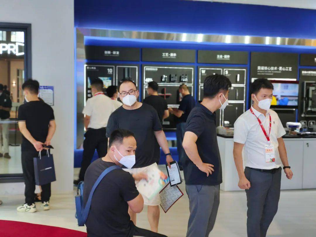 富轩全屋门窗上海建博会DAY2热力持续吹响财富集结号 