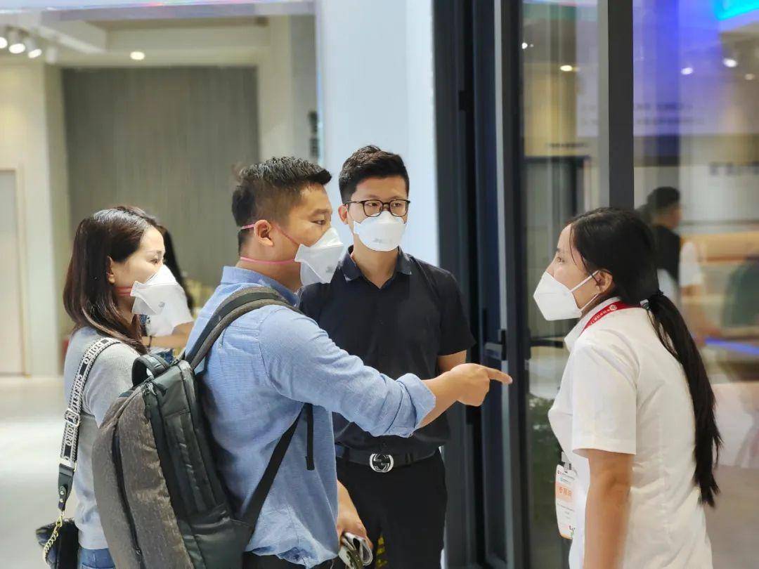 富轩全屋门窗上海建博会DAY2热力持续吹响财富集结号 