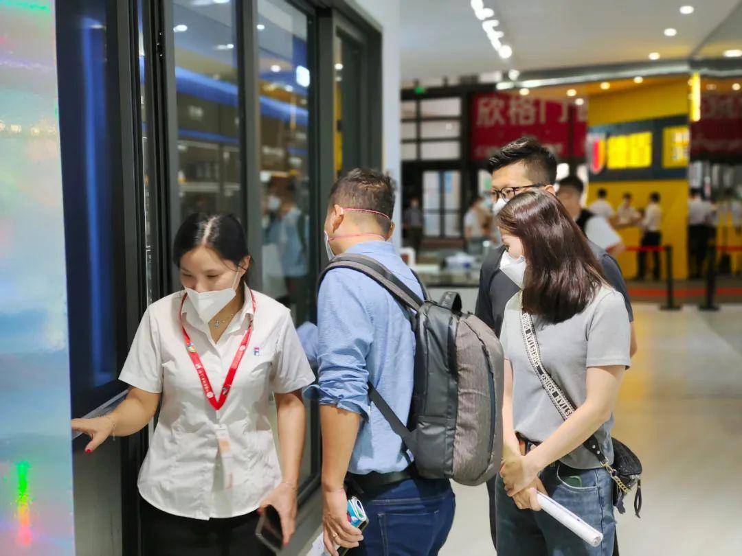 富轩全屋门窗上海建博会DAY2热力持续吹响财富集结号 