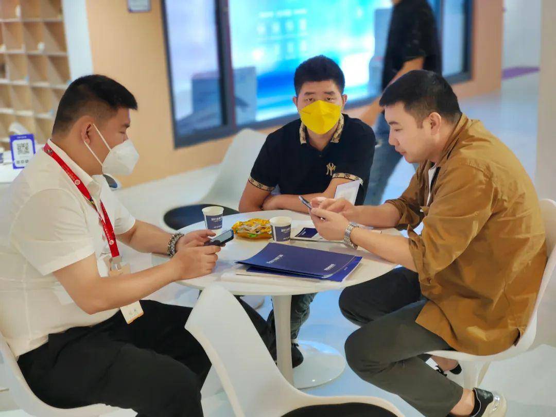 富轩全屋门窗上海建博会DAY2热力持续吹响财富集结号 