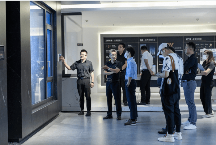 合作创双赢|热烈欢迎御鼎国际和华人设计网莅临富轩全屋门窗参观交流